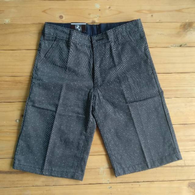 Celana chinos pendek motif anak muda