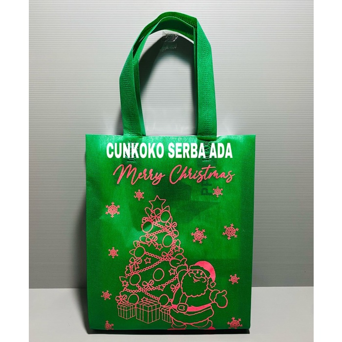 

✨ BISA COD ✨ GOODIE BAG / TAS SPUNBOND NATAL 25 X 35 CM / 1 PACK ISI 12 PCS ( 002 )