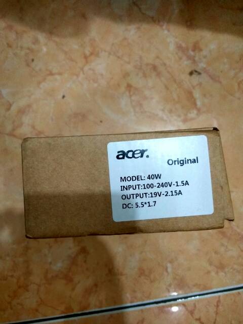 ADAPTOR LAPTOP/CHARGER LAPTOP ACER ASPIRE ONE 522 532H 533 722 725 753 756 D257 D260 D270 19V2.15A