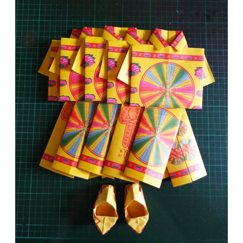 Baju kertas wangsen wrn utk leluhur.