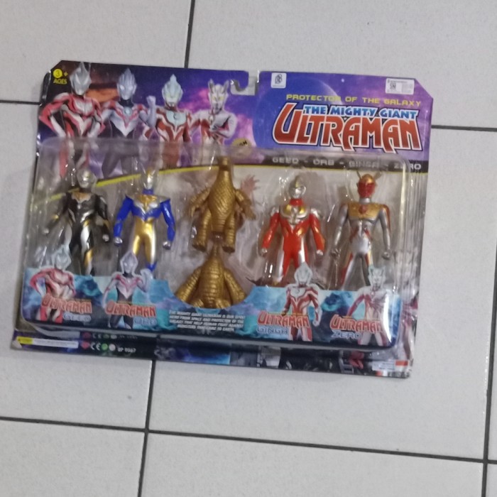 Mainan The Mighty Giant Ultraman 9567