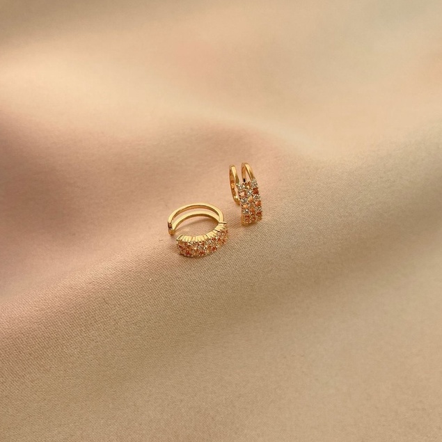 Anting Tusuk Berlian Imitasi Bahan Titanium Steel Gaya Retro Untuk Wanita