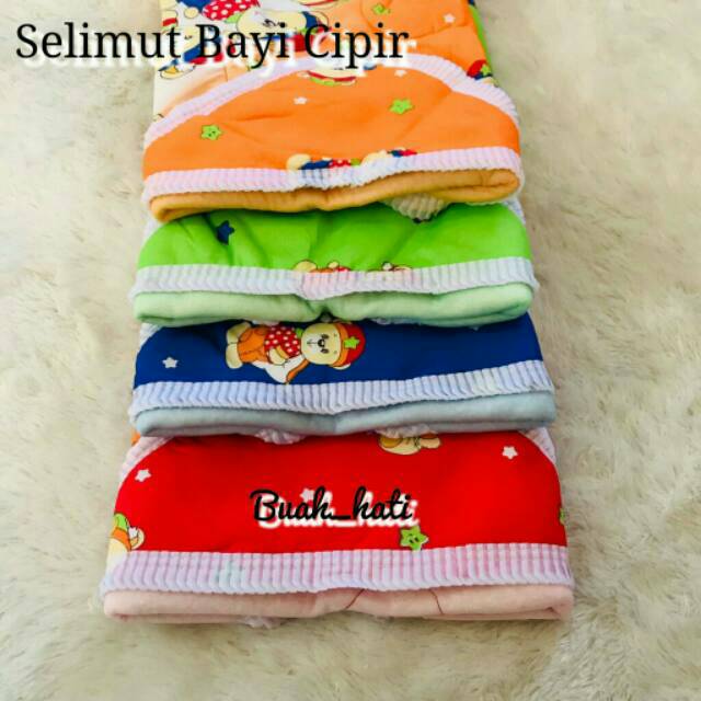 SELIMUT BAYI BERTOPI CIPIR