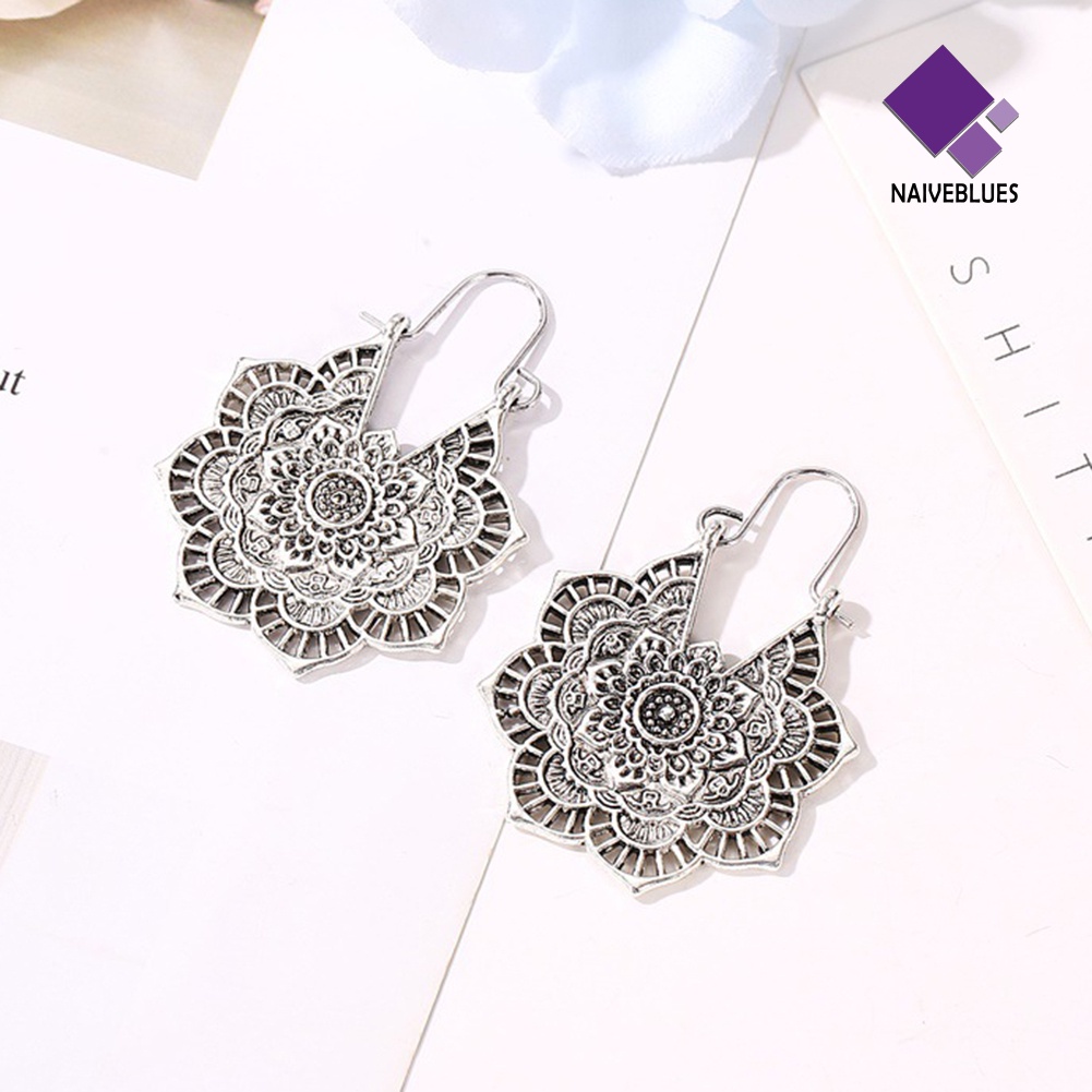Anting Leverback Desain Ukiran Bunga Hollow Out Gaya Vintage Untuk Wanita