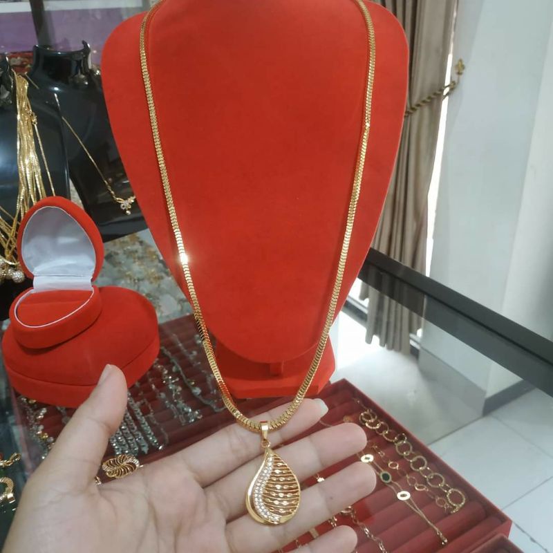 Kalung n liontin