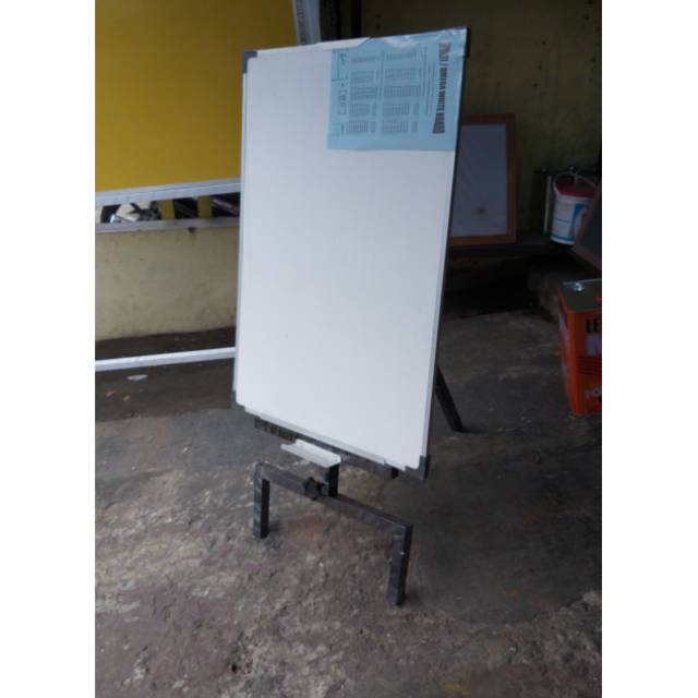 

Flipchart segitiga 60 x 90 cm