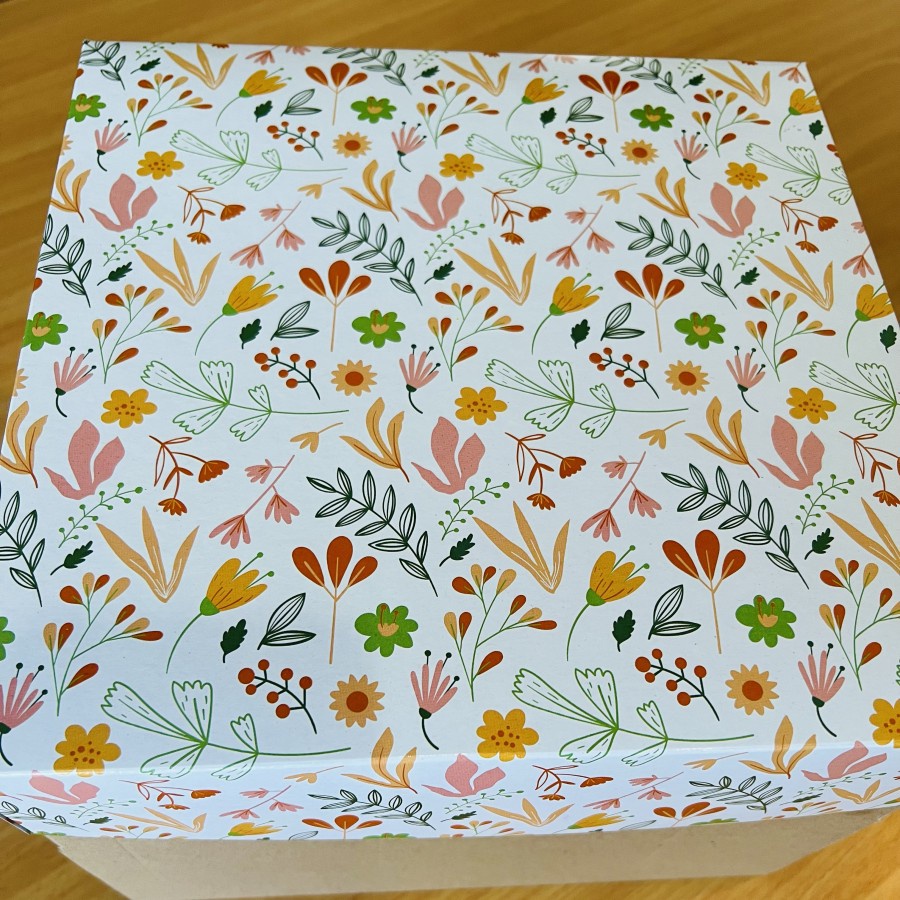 

( 5 Pcs ) Box Corrugated Tutup Motif Flower Garden Dus Packaging Kue Bolu Lapis Legit Kardus Ukuran 25x25 cm