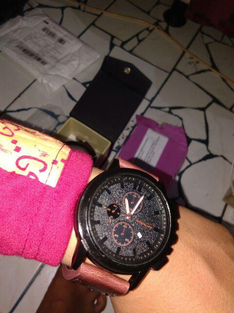 JAM TANGAN PRIA MONTBLANC  KULIT  TGL AKTIF DIAMETER 4 5CM 