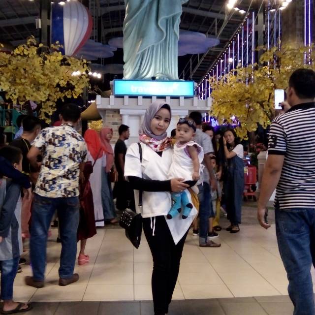 larasrahmayani24111998