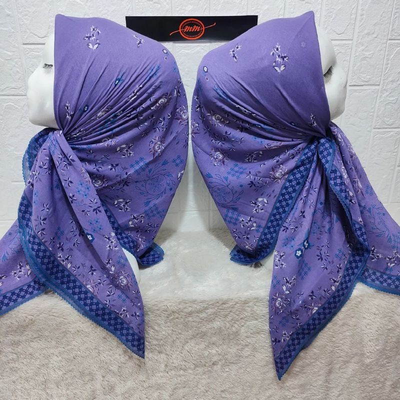 HIJAB SEGI EMPAT VOAL MOTIF BUNGA KECIL UNGU KERUDUNG JILBAB MURAH