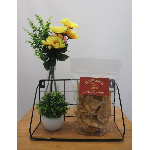 

Cemilan Kue Bawang Pedas Halal Enak Muraah