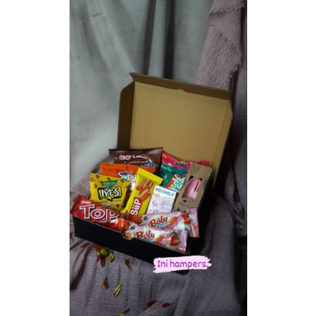 

ini Hampers PAKET RAINBOW, HAMPERS MURAH, HAMPERS SNACK, HAMPERS WISUDA, KADO MURAH