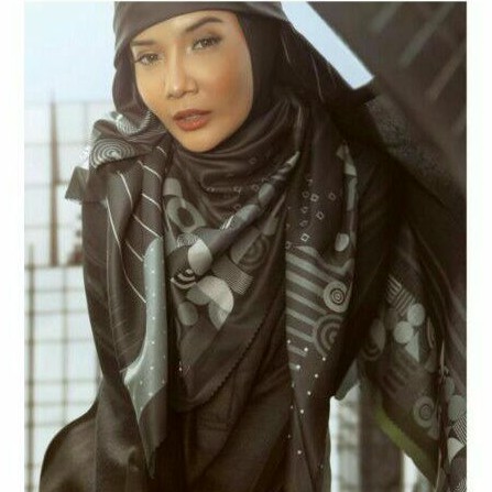 DEENAY X ZASKIA SUNGKAR Cosmo Black lasercut