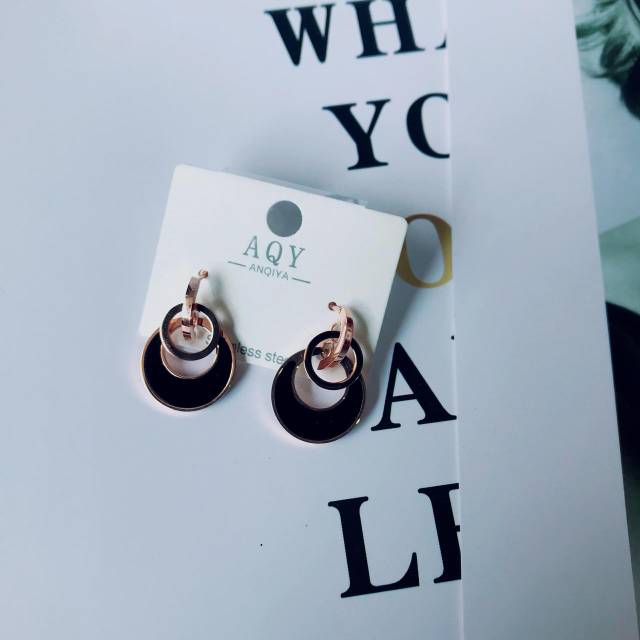 Anting fashion / anting titanium import model black ring / anting wanita anti karatan