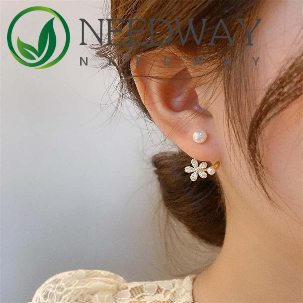 Anting Stud Desain Bunga Aksen Mutiara Dan Berlian Imitasi Untuk Wanita