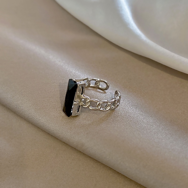 Cincin Rantai Aksen Kristal Warna Hitam Gaya Retro