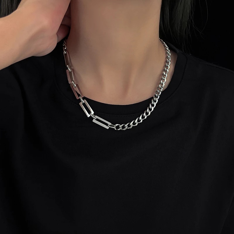 Kalung Rantai Klavikula Bahan Titanium Steel Model Asimetris Gaya Vintage Untuk Wanita