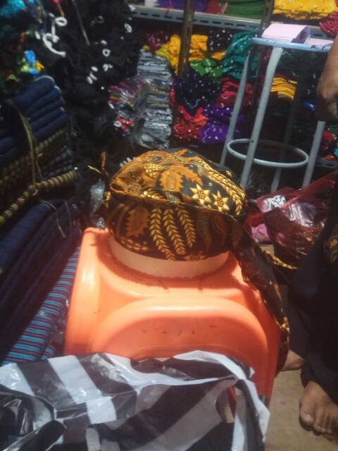 Udeng Sunda jadi/ full menutupi kepala