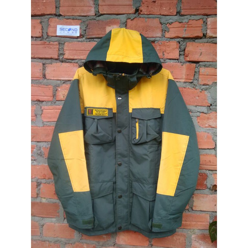 Jaket Gunung Nassau