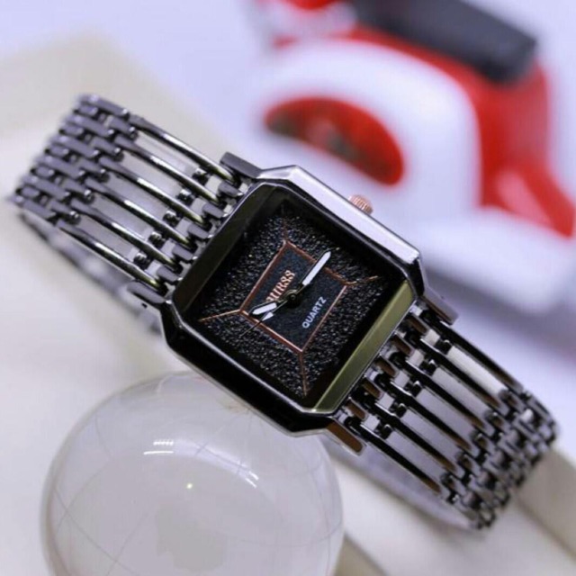 Jam tangan wanita Guess kotak