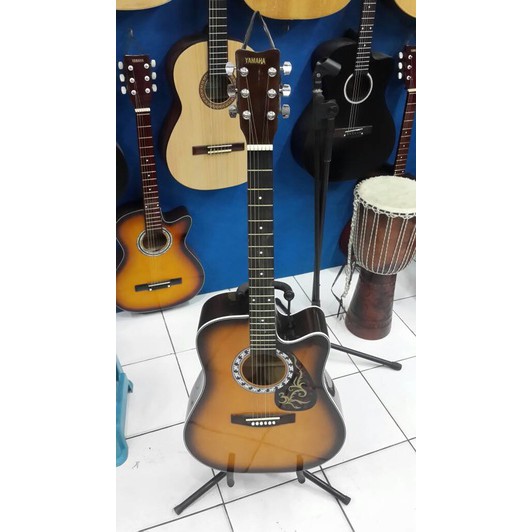 Gitar Akustik Merk Yamaha Warna Sunburst Jumbo Senar String Buat Pemula Belajar Jakarta