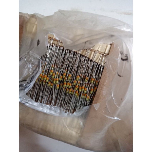 kapasitor 331pf 50v axial 100pcs