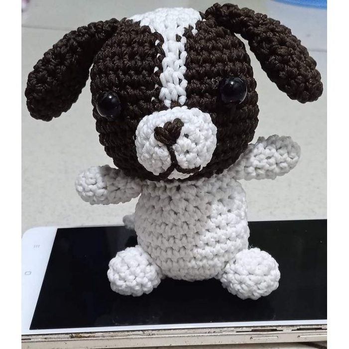 Boneka rajutan anjing