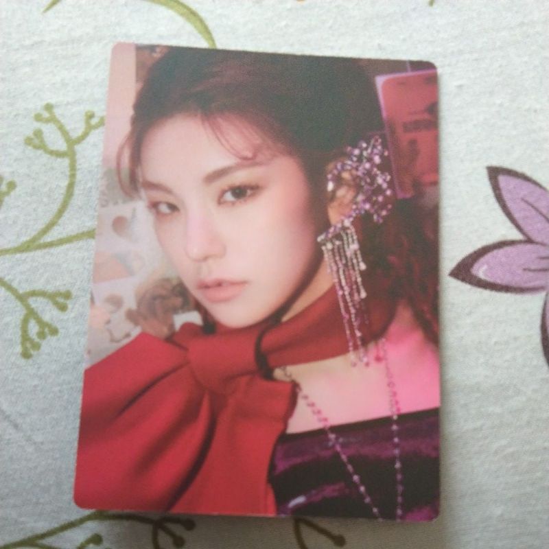 Photocard yeji guesswho