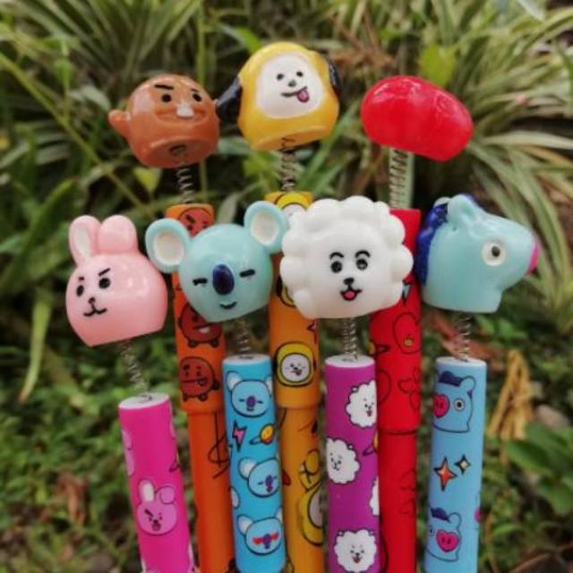 

PULPEN BALPOINT PENA BTS BT21 SPIRAL BONEKA GOYANG