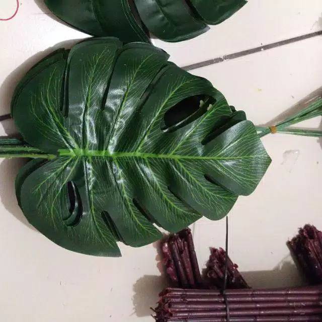 DAUN MONSTERA ARTIFICIAL