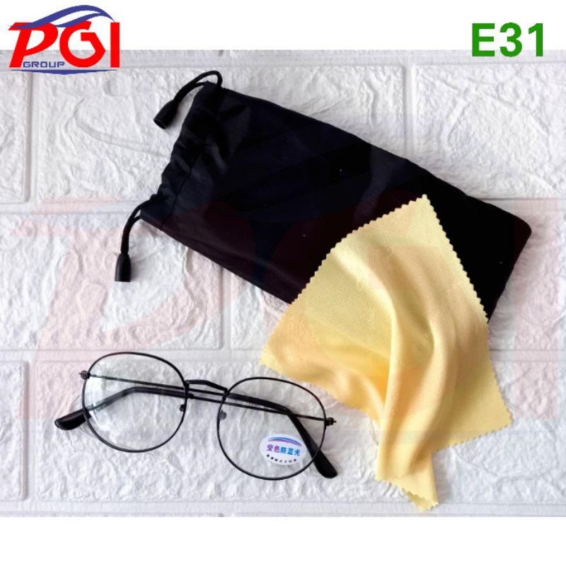 E ( E00031 )TANPA LAP KACAMATA PHOTOCROMIC BENTUK OVAL 3 IN 1 ( FREE LAP DAN POUCH )/ HARGA GROSIR