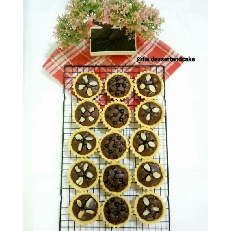 

Christmas Hampers Paket Natal Pie Brownies Shiny Crust 6pcs