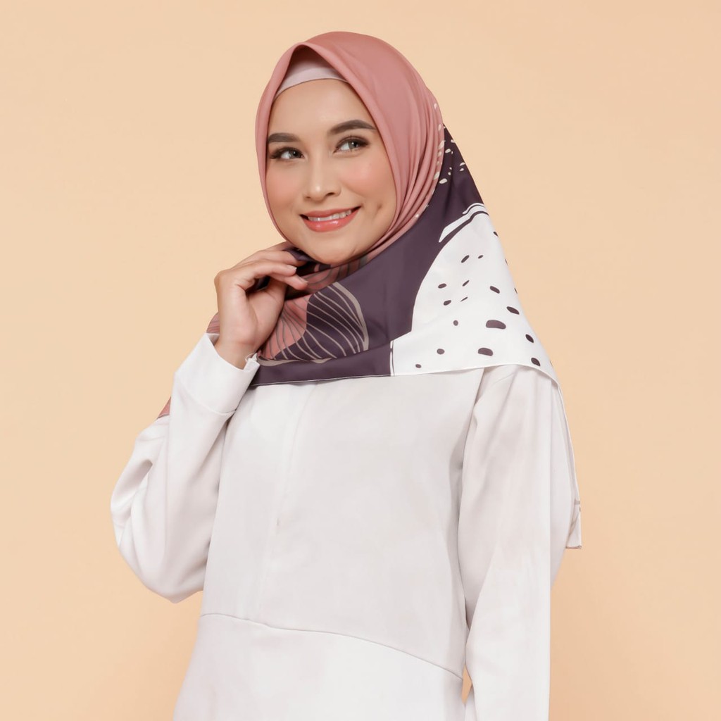 KERUDUNG SEGI EMPAT PRINTING MOTIF JILBAB SEGIEMPAT HIJAB SEGIEMPAT SCARF DANICA