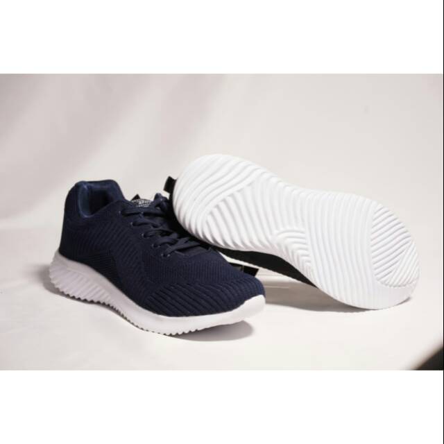 Sepatu sneakers pria Duff Aston