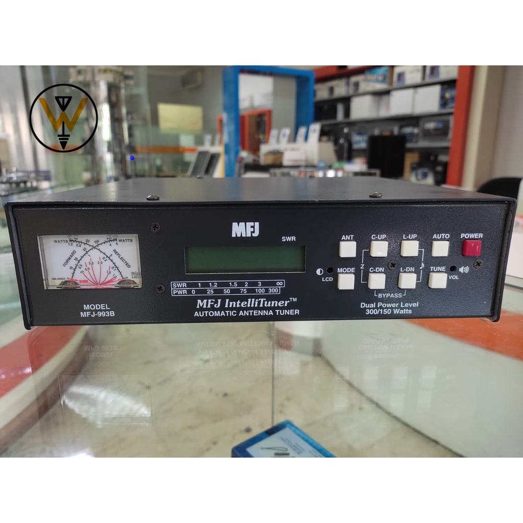 MFJ 993 AUTOMATIC HF 300W 1,8-30MHZ DUAL BAND TUNER DIGITAL SWR WATTMETERS