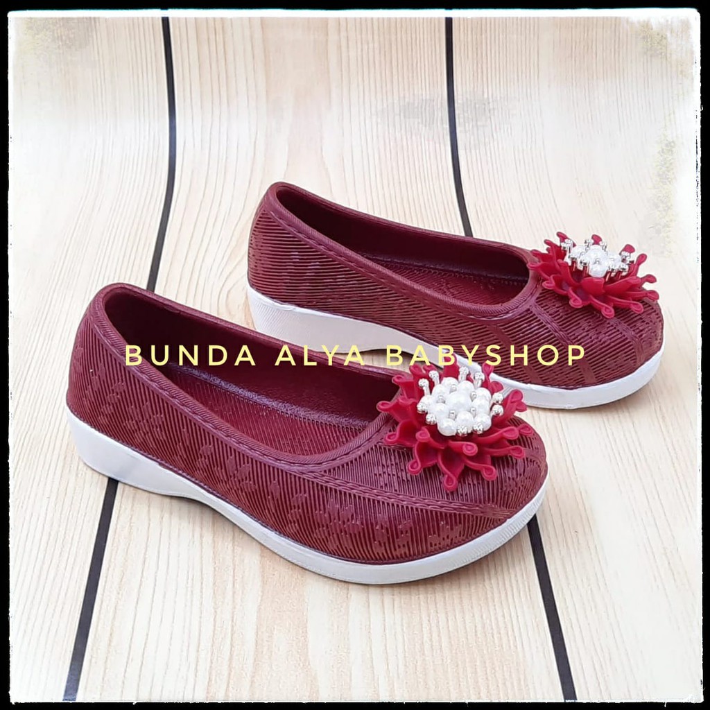 Sepatu Anak Perempuan Usia 6 Bulan 1 Tahun Size 20 - 21 Lentur - Sepatu Anak Cewek Slip On Karet Anti Licin Marun