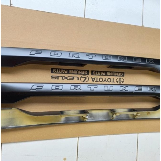 List Trunklid Toyota Fortuner Hitam Doff Tahun 2012-2015 Original