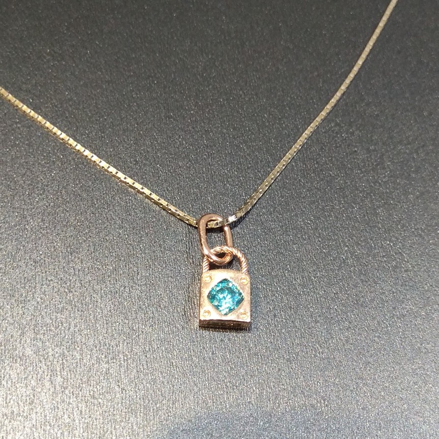 LunaEstella - Liontin Gembok Mata Blue Meghan kadar 75% (Liontin Emas Asli)