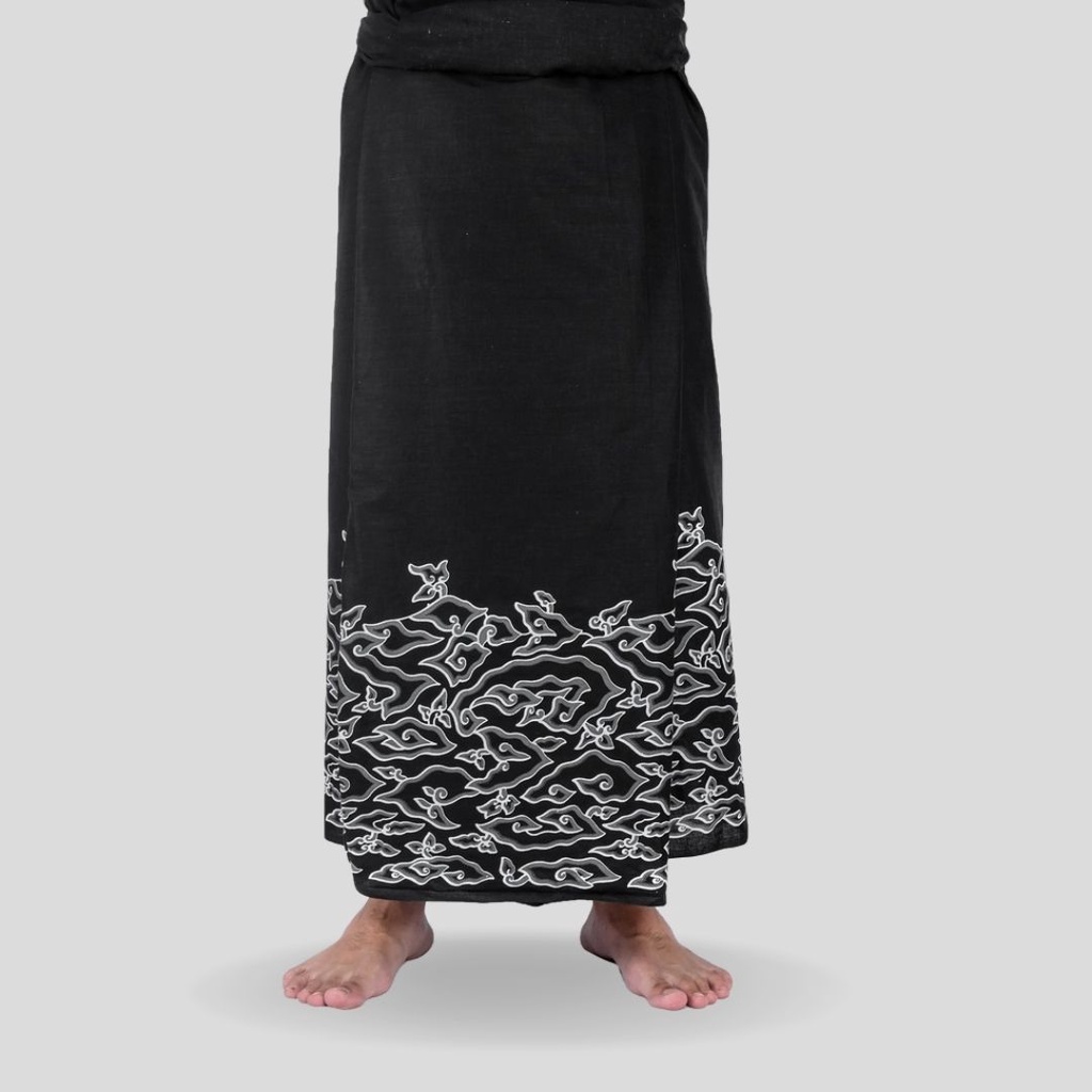 DISKON BATIK TRUSMI SARUNG HITAM PUTIH SARUNG BATIK SARUNG POLOS MOTIF MEGAMENDUNG DEWASA PRIA