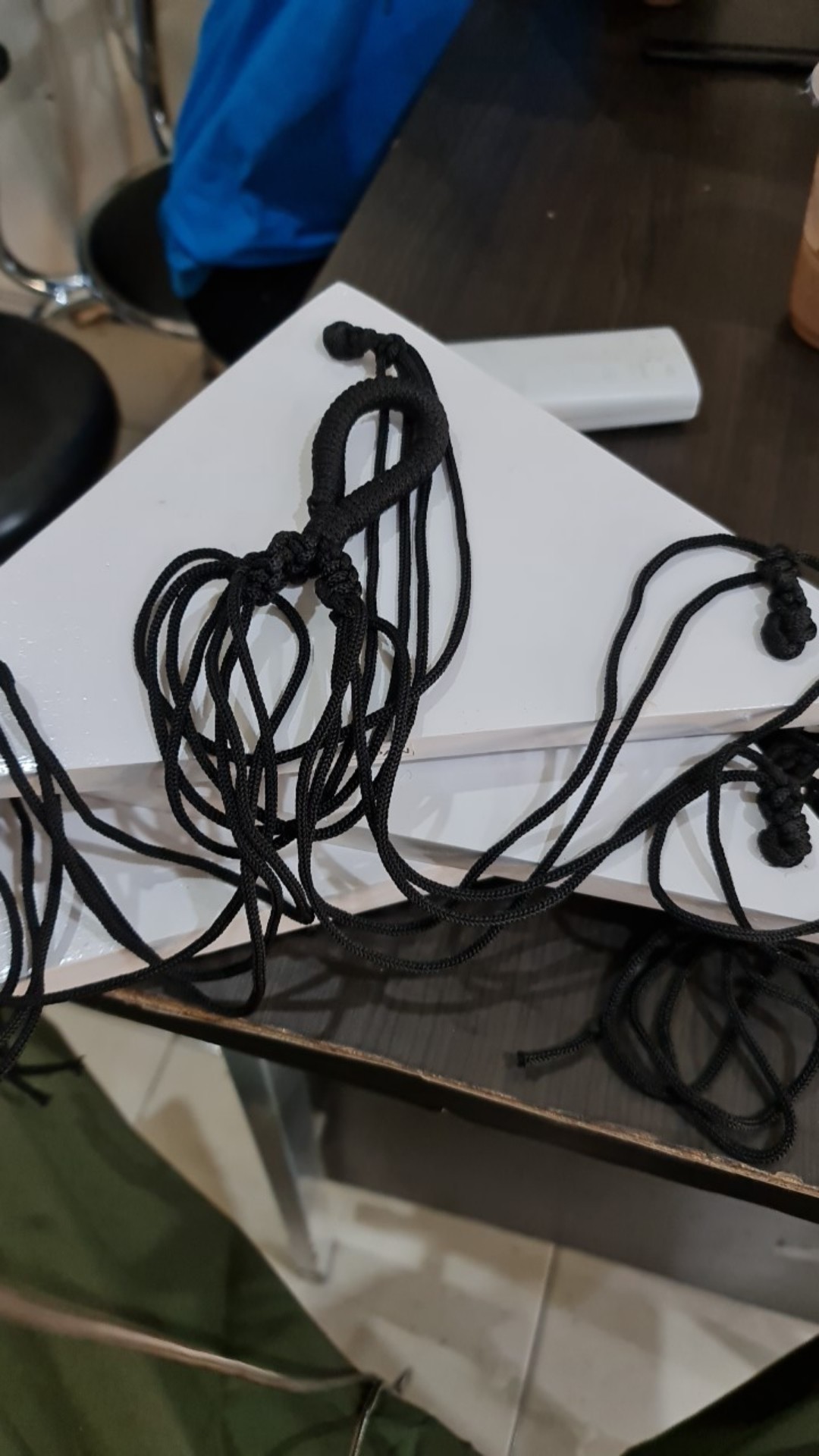 Rak Dinding Pot Tanaman Segitiga 3 Susun Varian Warna Tali Hitam Untuk Sudut Ruangan Minimalis