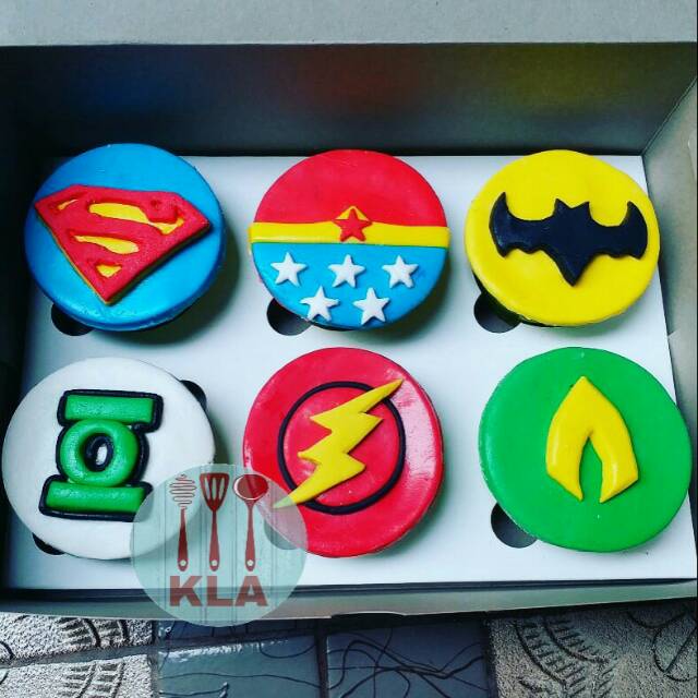 

Custom cupcake justice league superman superhero kue ulang tahun superman wonderwoman batman