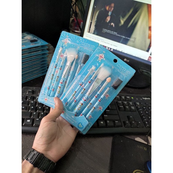 Kuas Make Up Set Karakter Brushes Alat Set Kecantikan