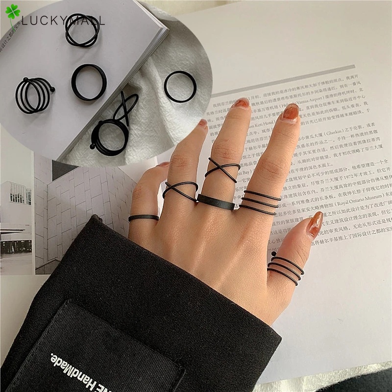 6pcs / set Cincin Geometris Bahan Logam Warna Emas / Hitam Gaya Punk Minimalis Untuk Wanita