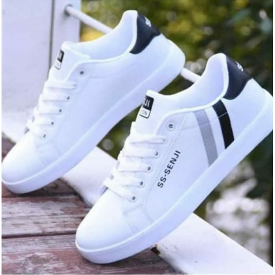 DISKON 7.7 Sepatu Pria Sneakers Putih Terbaru Model Plat bertali SS SENJI Korea