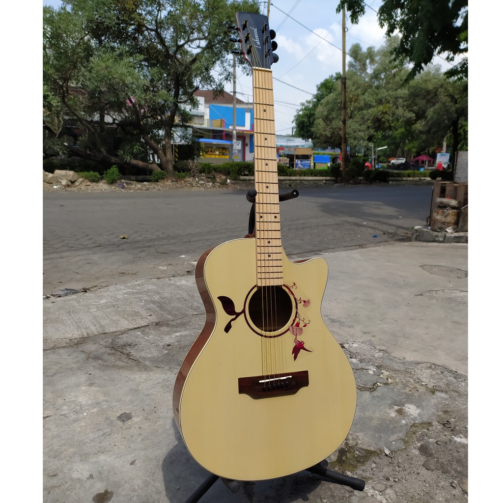 Gitar akustik Lakewood natural maple motif bunga cantik