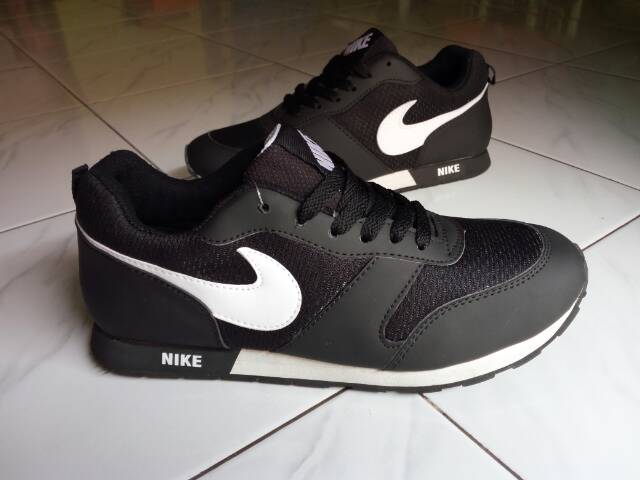 Best seller!!! Sepatu nike md runner / kets nike hitam / Nike waffle trainer