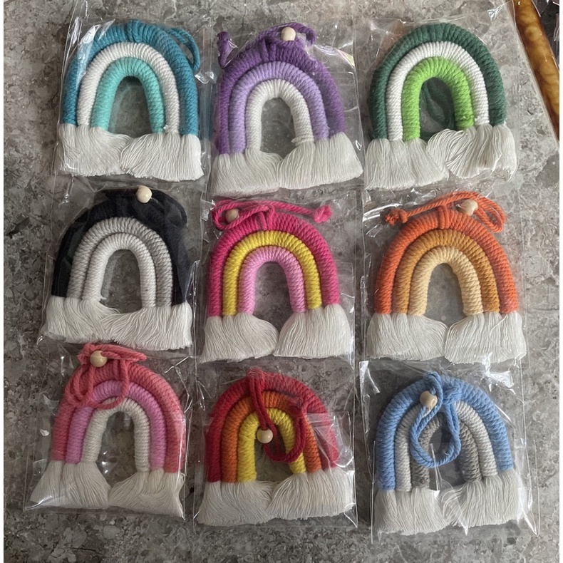 Gantungan Rainbow / Macrame Pelangi / Gantungan Tas Anyaman / Bag Charm Rainbow TIDAK BISA REQUEST WARNA DAN PASTI DISESUAIKAN DENGAN TAS