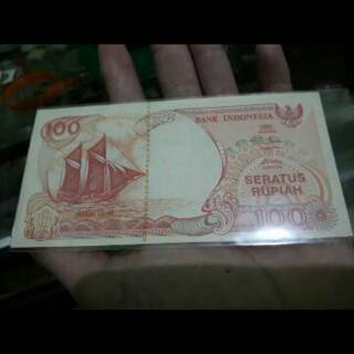 Uang perahu layar benang emas