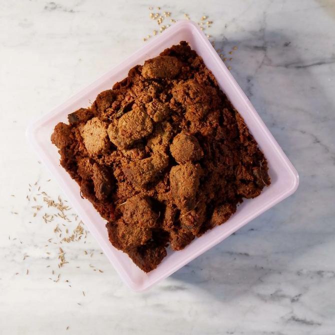 

Rendang Sapi Padang 1/2 Kg Daging Muezhahalifah