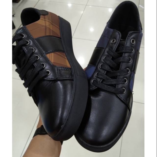 Sepatu pria Jackson